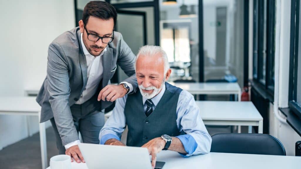 how-to-successfully-manage-an-older-employee